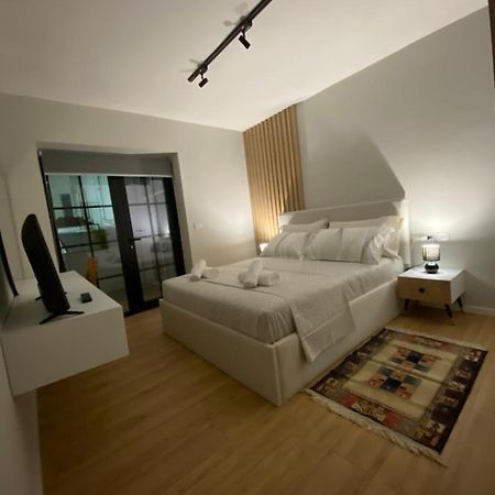 Ferienwohnung Lucas Downtown Tirana Exterior foto